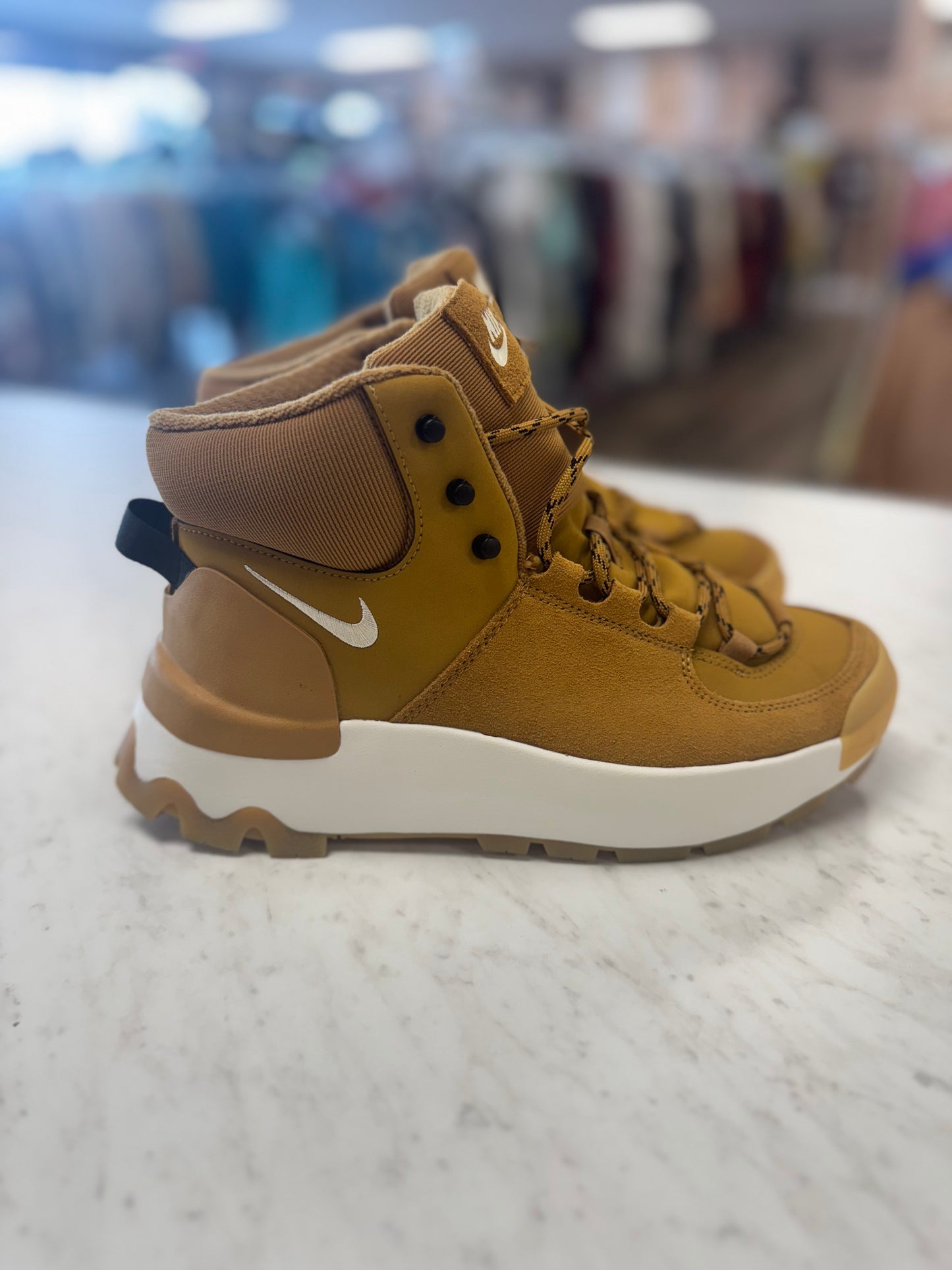 Nike HighTops 7.5 Khaki