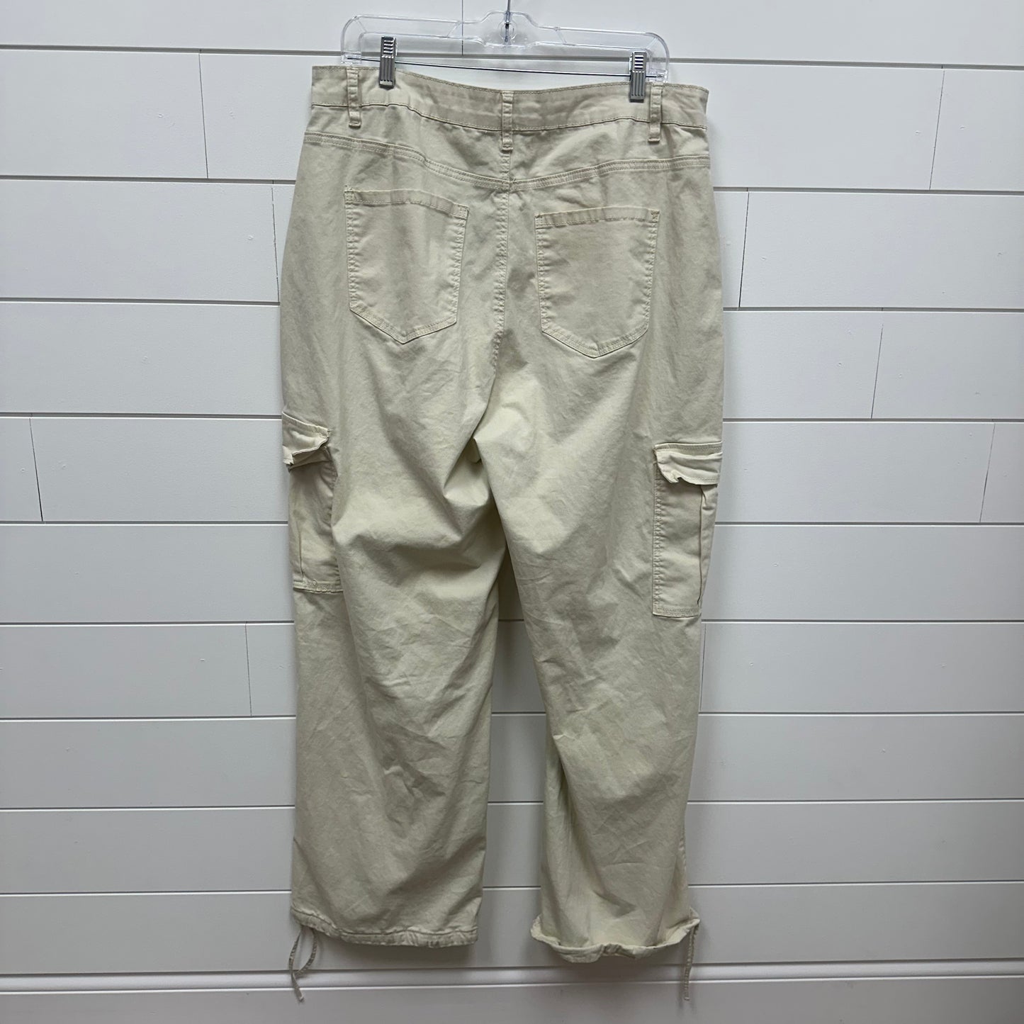 American Bazi 2X Cream Cargo Pants