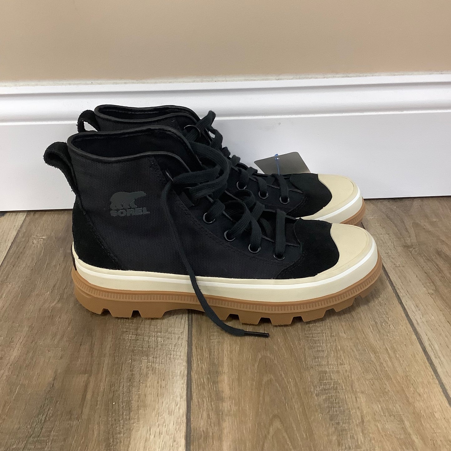 Size 7 Black SOREL Tennis Shoes