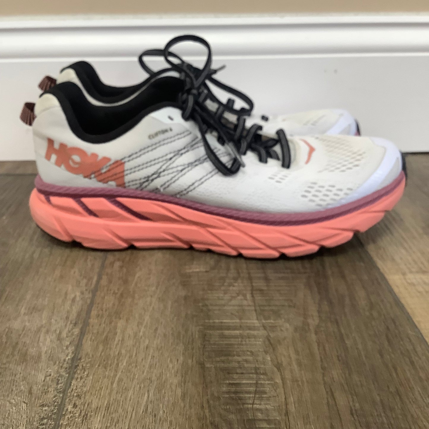 White And Salmon Size 7.5 Hoka Tennis Shoes