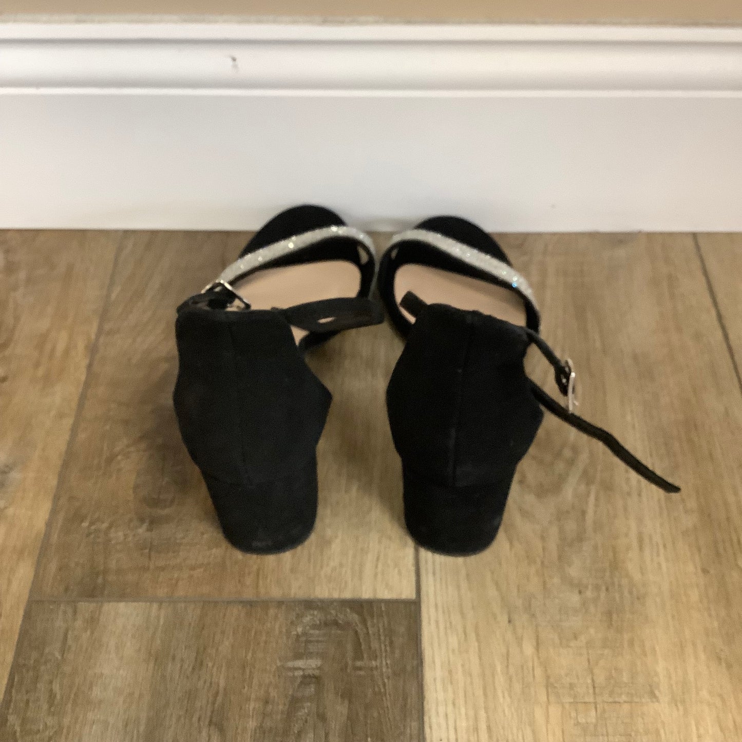 Black And Silver Open Toed Heels Size 7