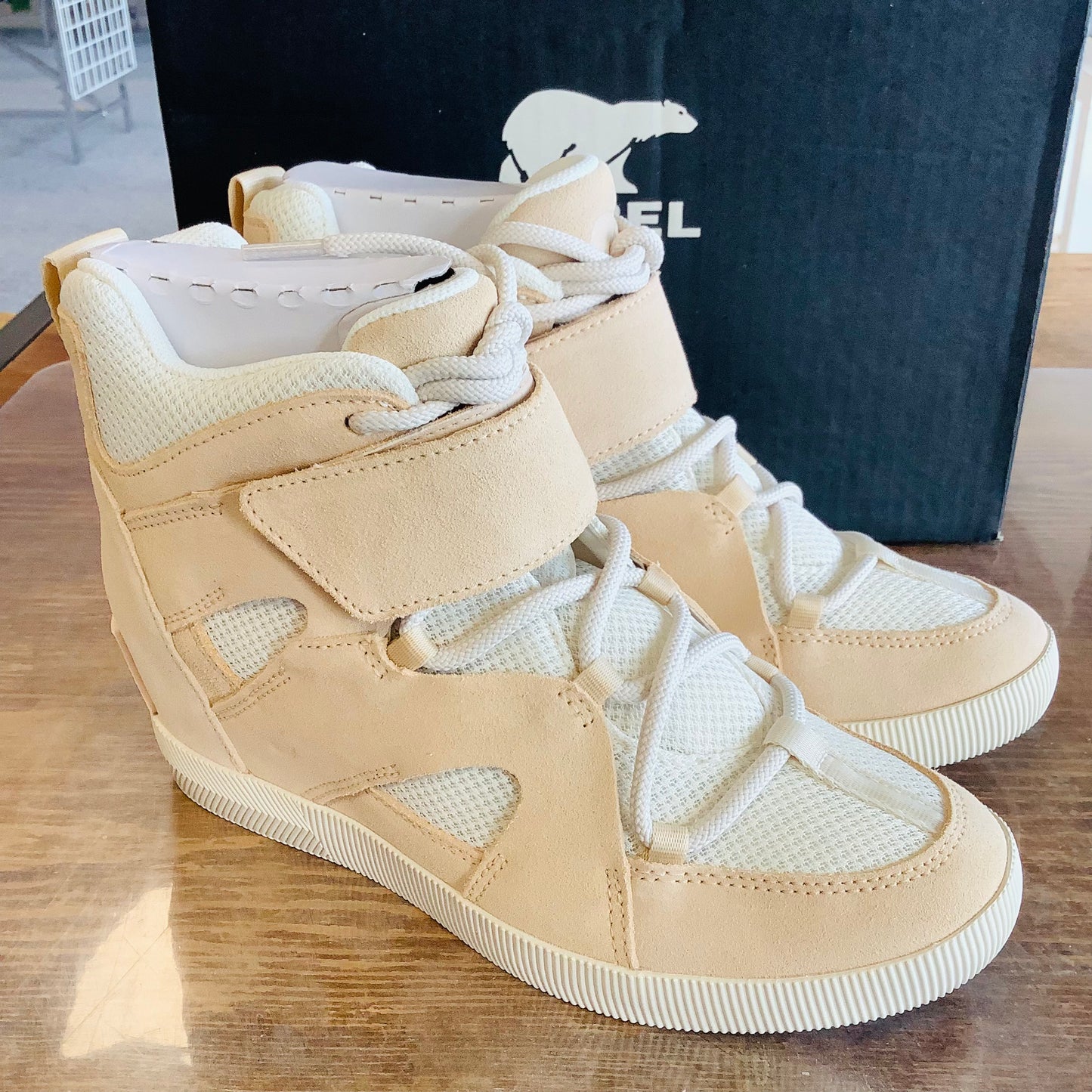 SOREL Out N About size 8.5 Sport Wedge