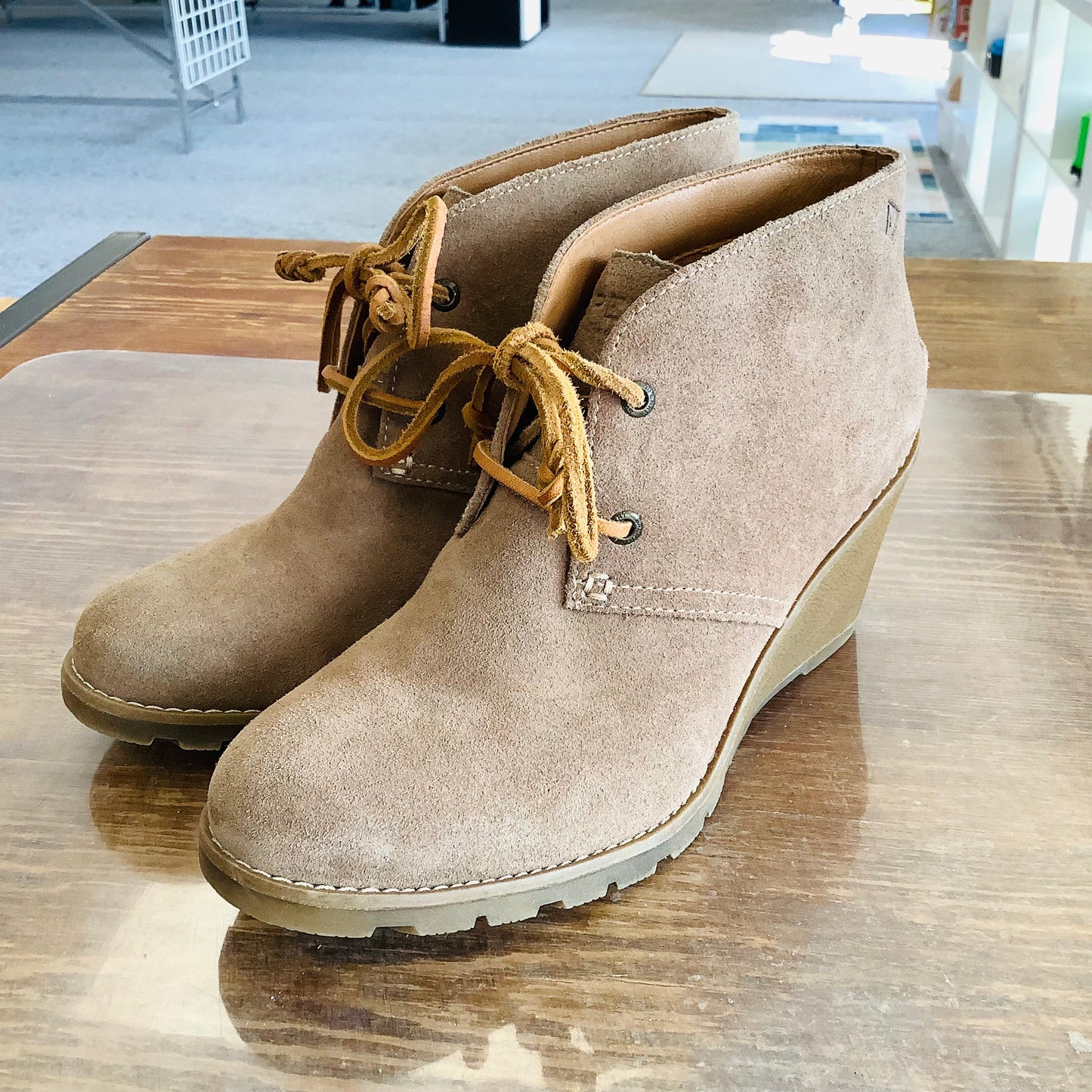 Sperry size 7 wedge booties
