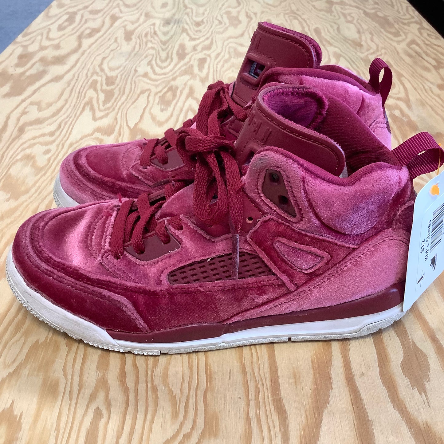 Kids Jordan’s 1Y crushed velvet high tops